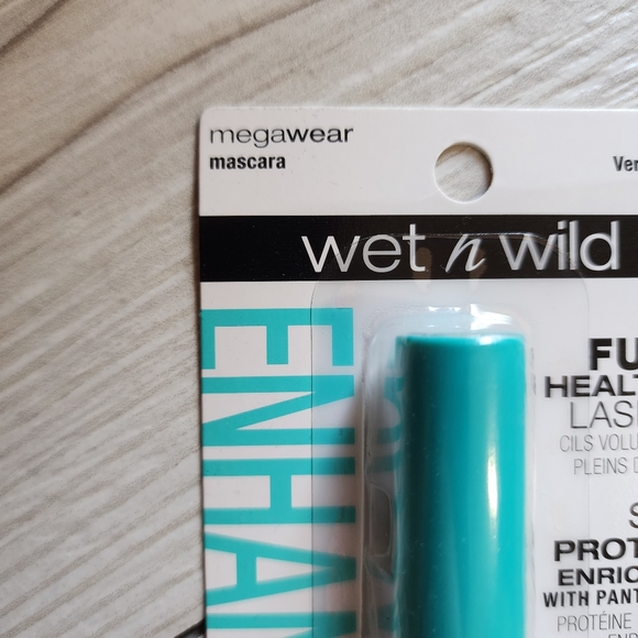 Wet n wild mascara Very Black NWT - Picture 2 of 16